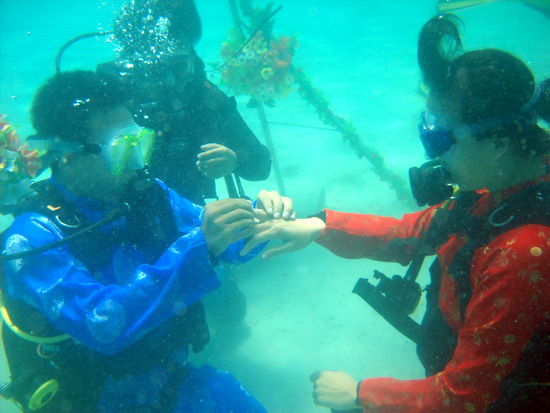 Festival Biển Nha Trang: Trung tâm Vinadive sẽ xác lập kỷ lục mới về đám cưới tập thể dưới nước